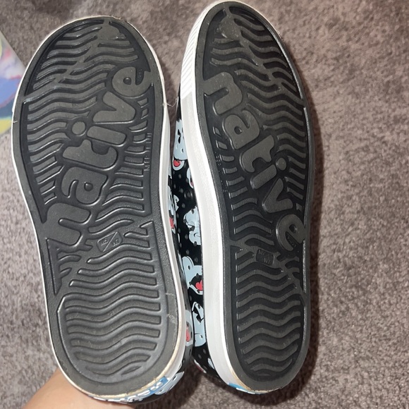 EXCELLENT Condition Disney Native Sandals Swim Shoes Size 6-7 - Picture 3 of 3